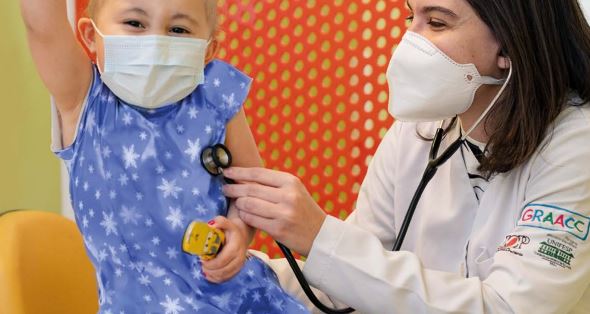 cancer infantil paciente e medica