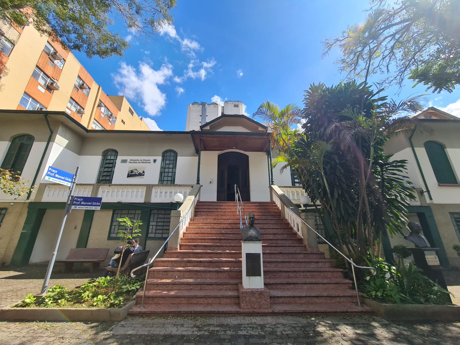 escadaria e busto lemos torres